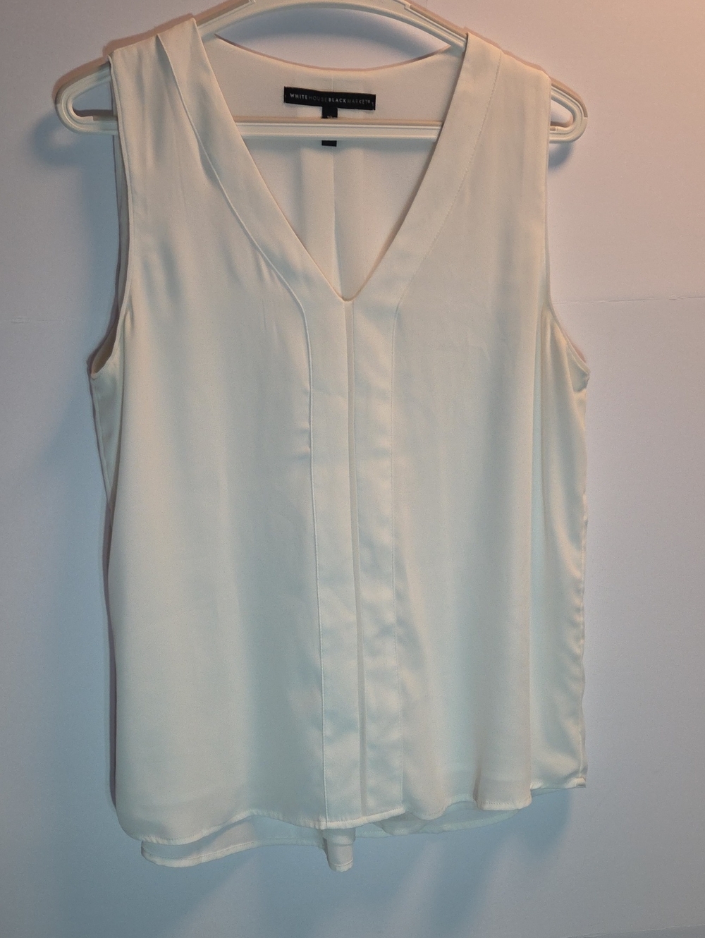 White House Black Market Cream V-Neck Sleeveless Camisole Size 10